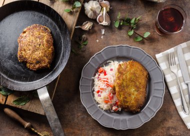 Patates gözlemesi lahana salatası ile