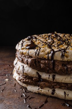 Çikolatalı pavlova kek