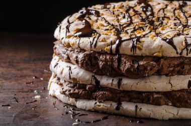 Çikolatalı pavlova kek