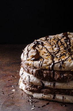 Çikolatalı pavlova kek