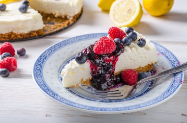 Limonlu cheesecake çilek ile
