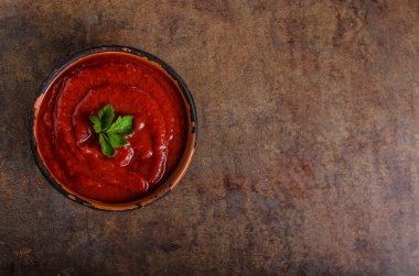 Kırmızı biber sıcak sos