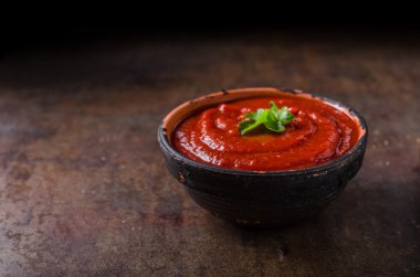 Kırmızı biber sıcak sos