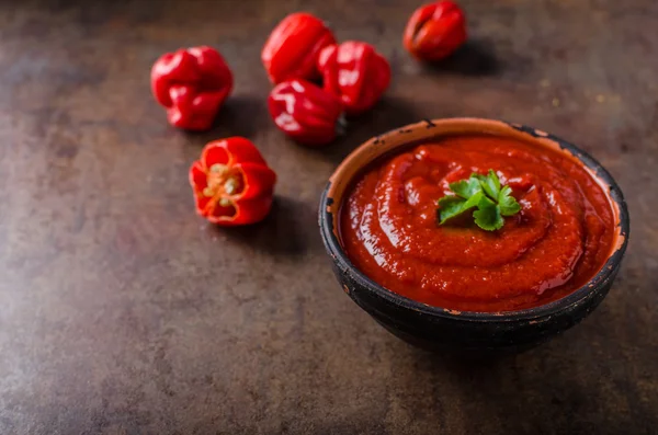 Hot sauce from chilli peppers — Stock Photo, Image