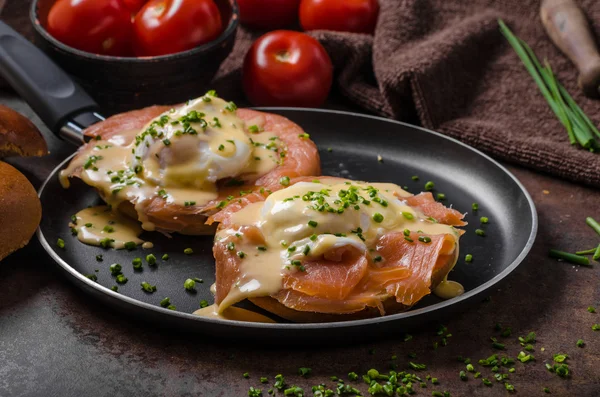 Ovos abençoados com salmão — Fotografia de Stock