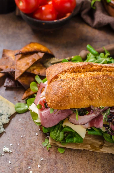 Sandwich with ham and cheese, lettuce — Stock Photo, Image