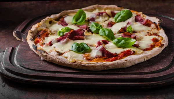 Pizza margherita oorspronkelijke — Stockfoto