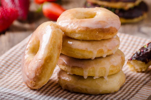 होममेड डोनट दो प्रकार — स्टॉक फ़ोटो, इमेज