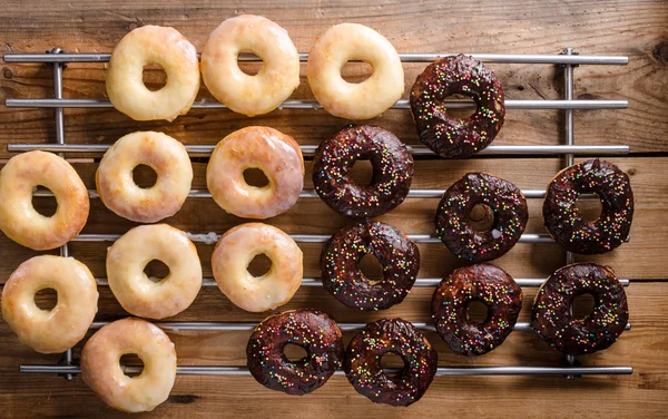 Donuts caseros dos tipos —  Fotos de Stock