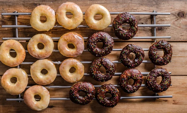 Donuts caseros dos tipos —  Fotos de Stock