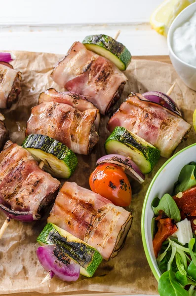 Grilled beef skewers — Stock Image Grilled beef skewers Royalty Free Stock Photos