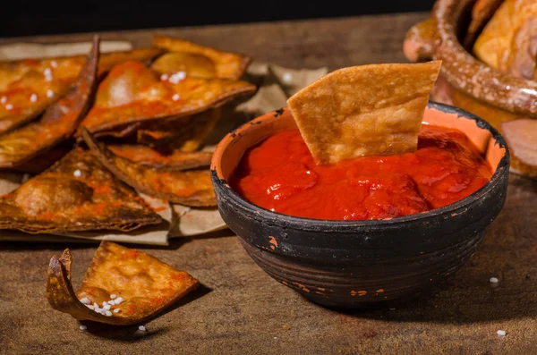 Hemgjord nachos tortilla — Stockfoto