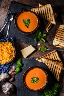 Közlenmiş domates çorbası