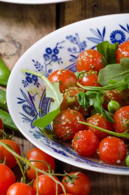 Roka ve domates salatası 