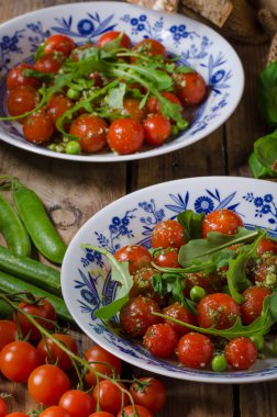 Roka ve domates salatası 