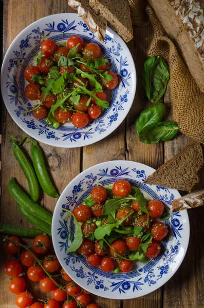 Salad of arugula and cherry tomatoes