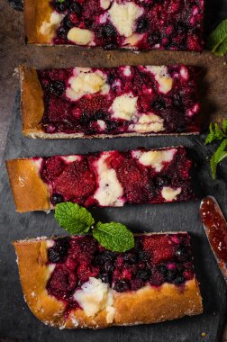 Geleneksel Çek parçalamak çilek ile