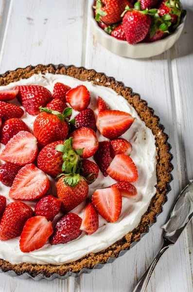 Cheesecake met aardbeien — Stockfoto