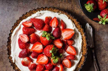 çilek Cheesecake