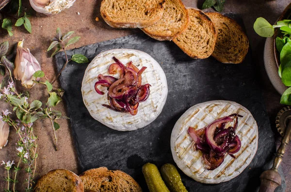 Queso camembert a la plancha — Foto de Stock