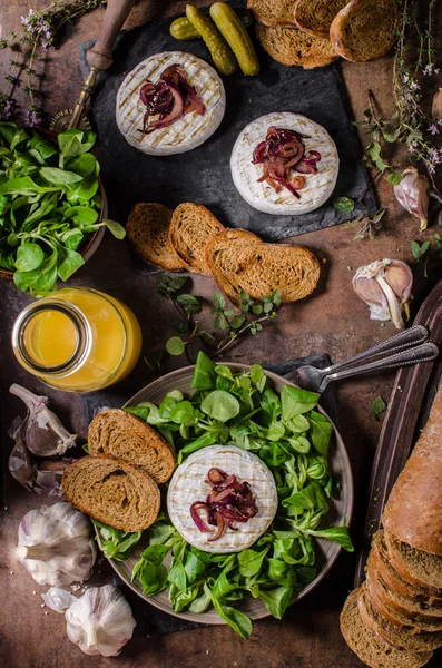 Queso camembert a la plancha — Foto de Stock