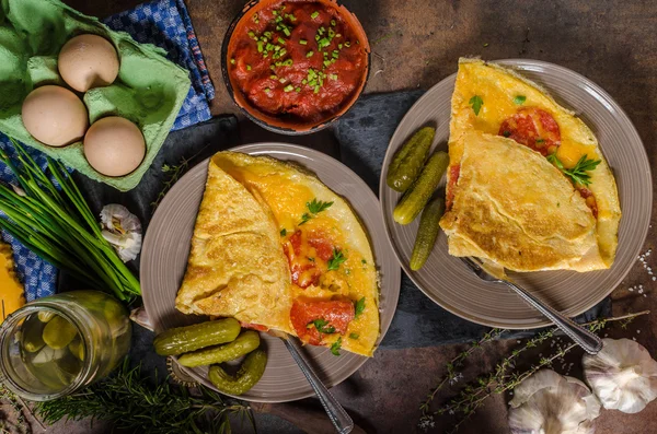 Omelet met chorizo en cheddar kaas — Stockfoto