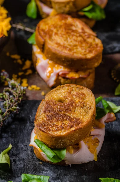 Rustiek brood zelfgemaakte — Stockfoto