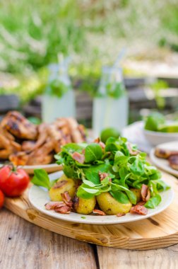 Limonata ile lezzetli Barbekü