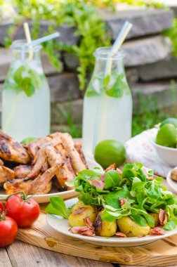 Limonata ile lezzetli Barbekü