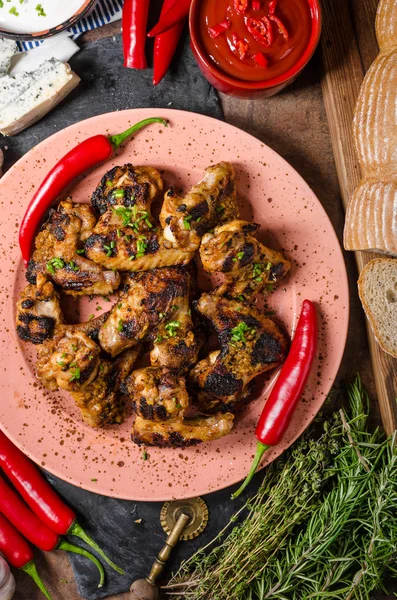 Grilled chicken wings with chili — Stock Photo, Image