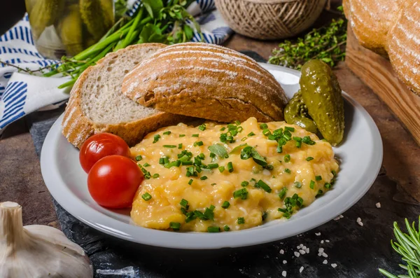 Rührei in der Pfanne — Stockfoto