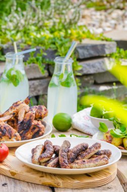 Limonata ile lezzetli Barbekü