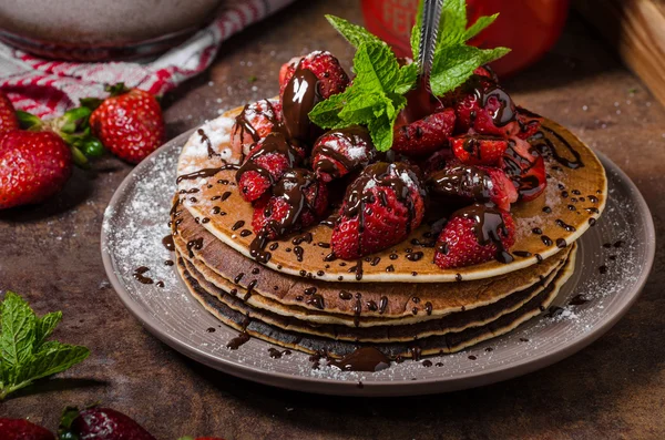 American pancakes with strawberries — Stock Photo, Image