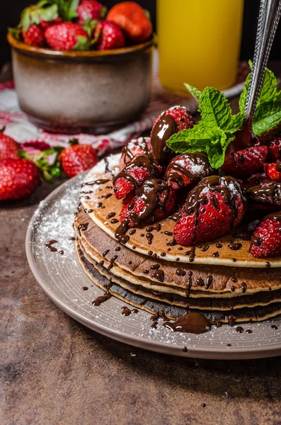 딸기와 미국의 팬케이크 — 스톡 사진