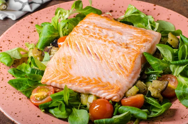 Zalm met aardappelen — Stockfoto