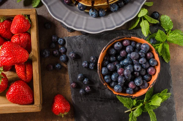 American pancakes with berries and chocolate — Stock Photo, Image