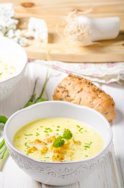 Croutons köri çorba