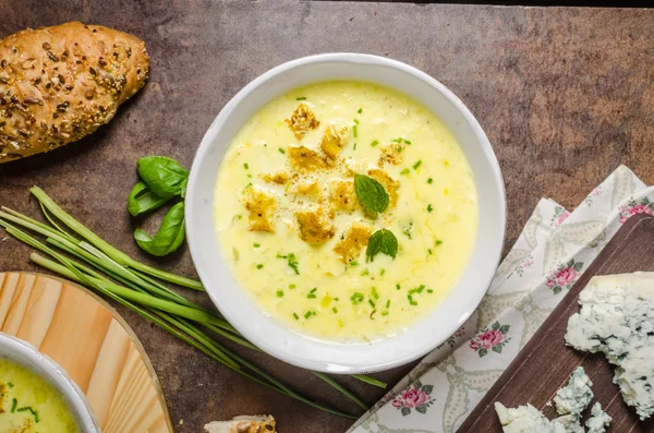 Curry soup with croutons — Stock Image Curry soup with croutons Stock Image