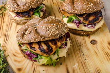 Teriyaki tavuk sandviç