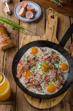 Jambon ve yumurta omlet
