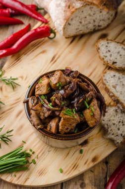 Teriyaki tavuk ekmek ile