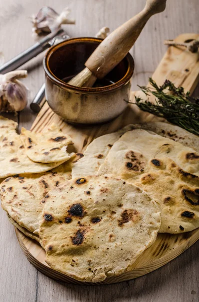 Domácí indický naan chléb — Stock fotografie