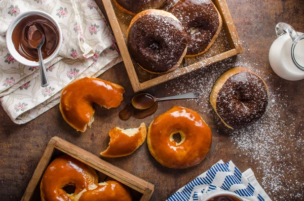 Ev yapımı çörek iki tür — Stok fotoğraf