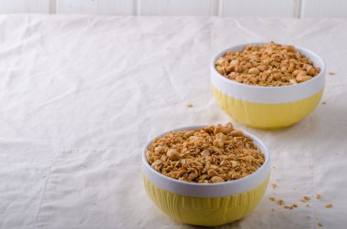 Puding ile pişmiş granola