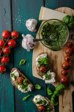 Pesto ile ızgara tost