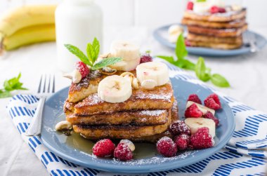 Yumurtalı ekmek muz ile