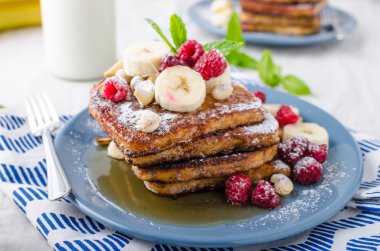 Yumurtalı ekmek muz ile