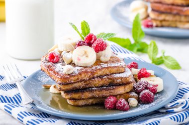 Yumurtalı ekmek muz ile