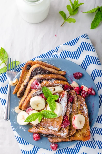 Tostadas francesas con plátano —  Fotos de Stock