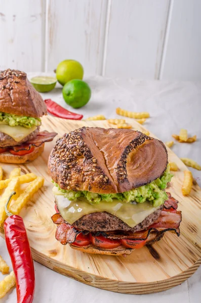 Beef burger with avocado dip — Stock Photo, Image